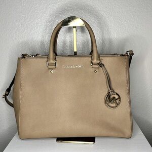 Michael Kors Biege crossbody bag